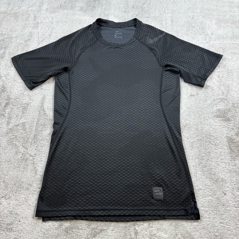 SOLD Nike pro Hypercool crew neck compression t-shirt men’s size S black